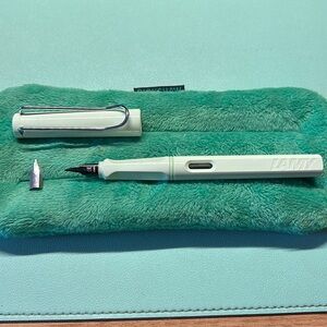 Lamy Safari with Converter and extra nib